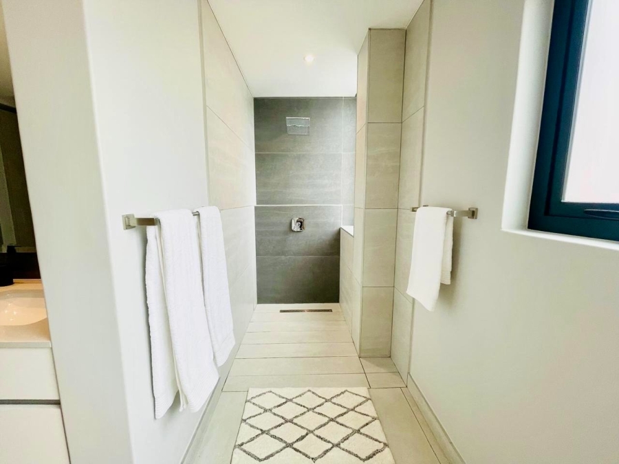 4 Bedroom Property for Sale in Green Point Western Cape